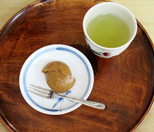 今日のおやつは利休饅頭！！